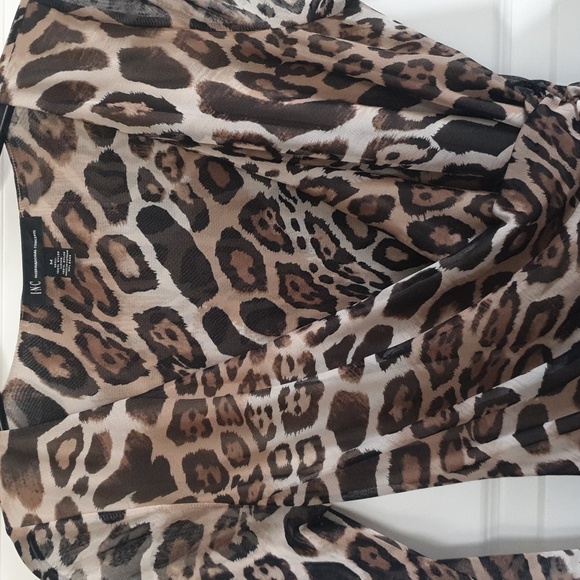 Lovely Animal Print Top - Picture 2 of 10